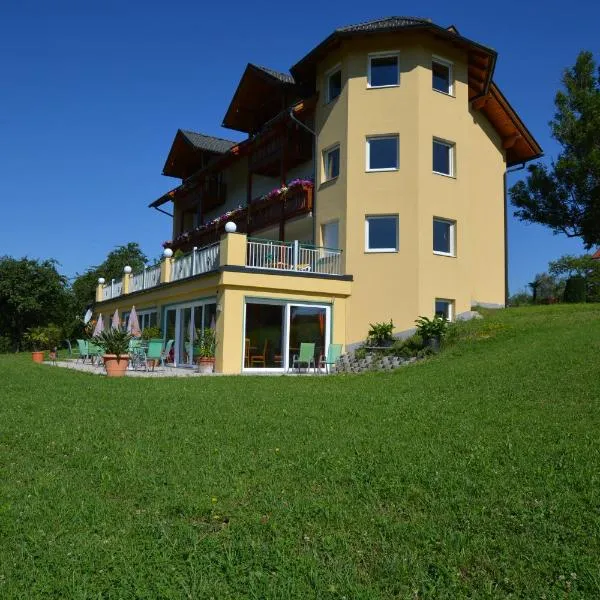 Pension Haus Claudia, hotel v destinaci Drobollach am Faakersee
