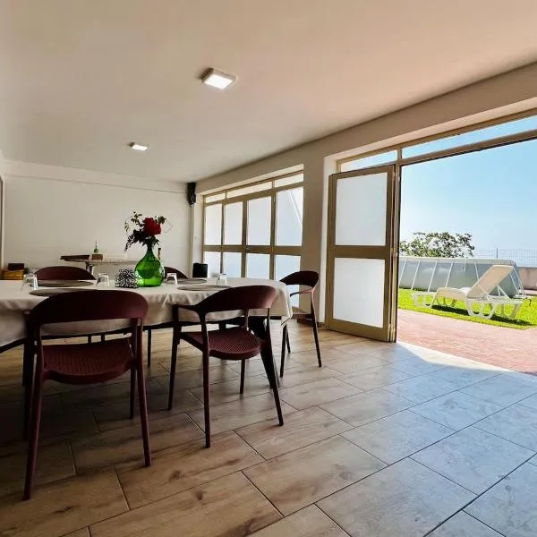 Domus Apartment in villa, swimming pool and private parking, hotel in Gravina di Catania