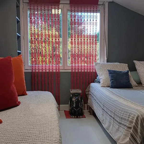 L Escapade Médocaine Guest Room with Private Driver, ξενοδοχείο σε Le Taillan-Médoc