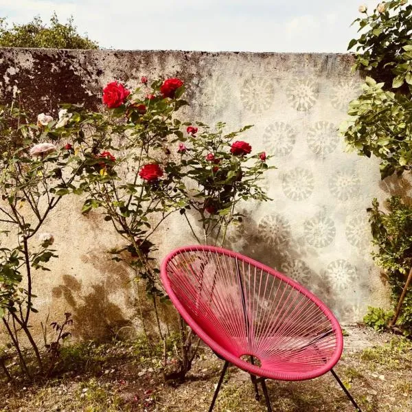 Eulalie ,maison de village avec jardin, hotel en Saint-Aulaye