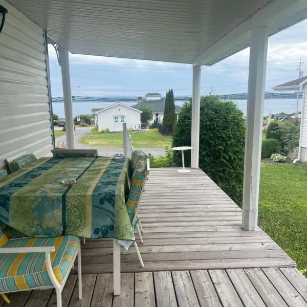 Chalets Plage St-Jean, hotel in Saint-Jean