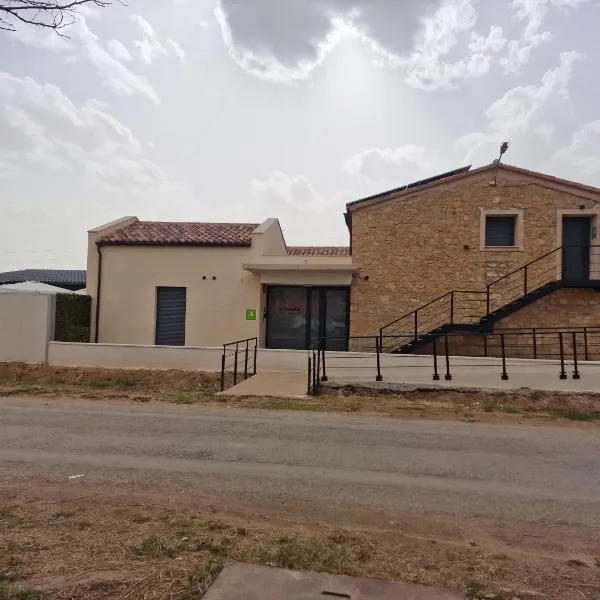 Albergue Cafetería La Parada, hotel a Villarquemado