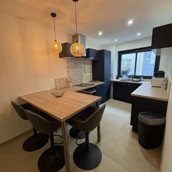 Appartement fraîchement rénové plein cœur du village, hotel a Saint-Fortunat-sur-Eyrieux