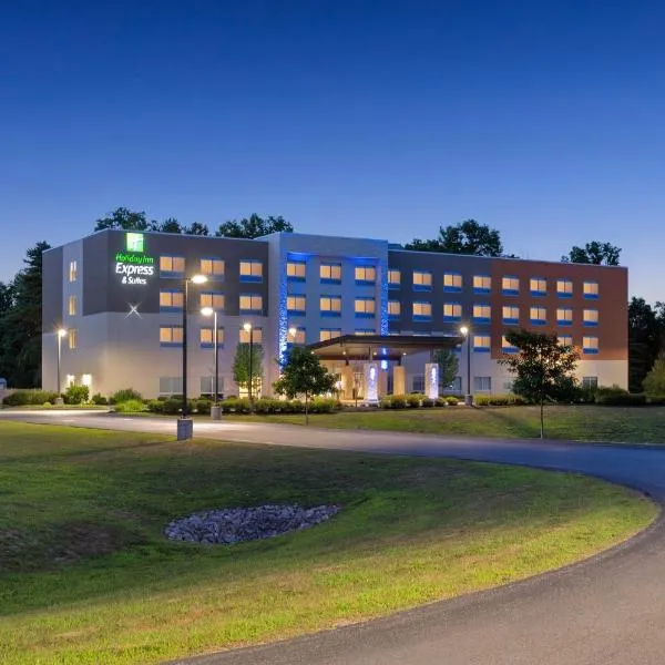 Holiday Inn Express Queensbury-Lake George Area by IHG، فندق في كوينزبيري
