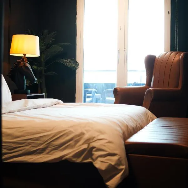 Gold Crest Mall Luxury Apartments with Balcony by NestNow in DHA Phase 4 Lahore, hotel v destinaci Lahore