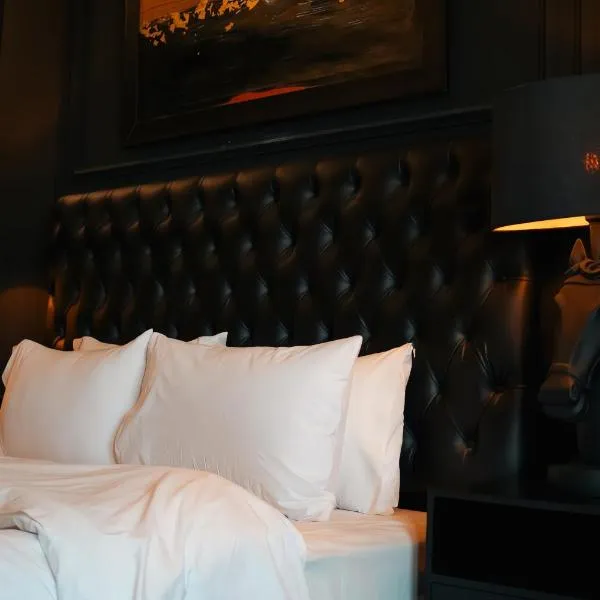 Gold Crest Mall Luxury Apartments by NestNow in DHA Phase 4 Lahore, hotel in Lahore