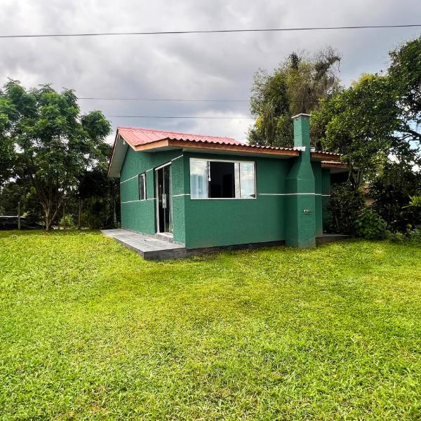 Casa inteira em chácara, 20 min centro.