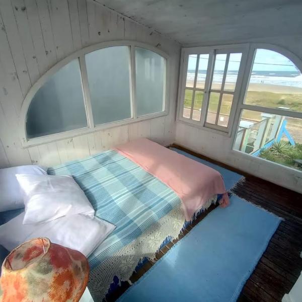 Casa beiramar, vista mar e pinheiros, pé na areia - Foto 5