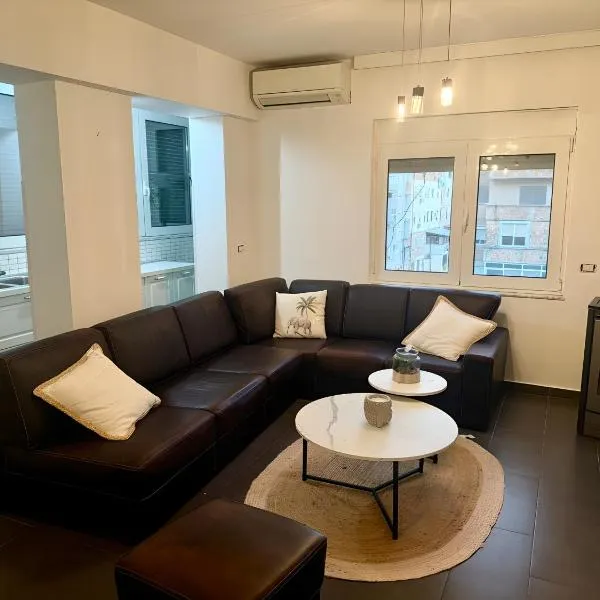 Chill & Central Apartment, hotel in Durrës