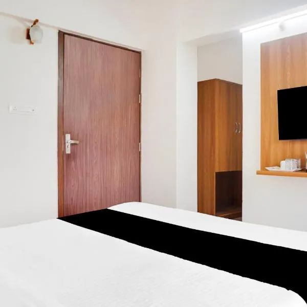 Super Townhouse Lohegaon Near Pune Airport formerly Landmark Regency, hotel a Pune
