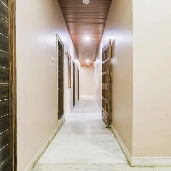 Super Collection O Jagannath Mandir Road Formerly Paradise Residency, hotel v destinaci Rāmnagar