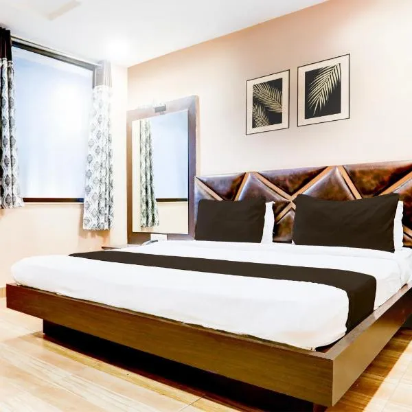 Super Collection O Kampoo Tiraha Road formerly Siddhi Vinayak, hotel in Lashkar