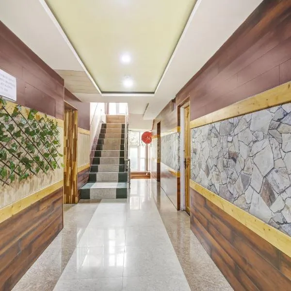 Super Collection O Rajbagh, hotel in Srīnagar