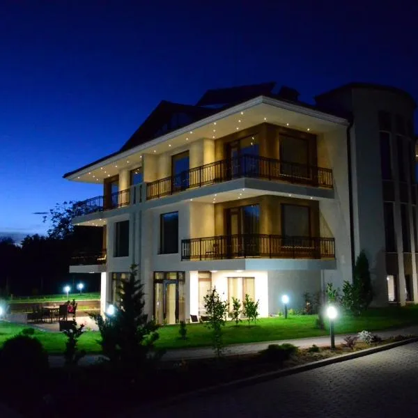 Guesthouse Green Fields, hotel u gradu Garmen