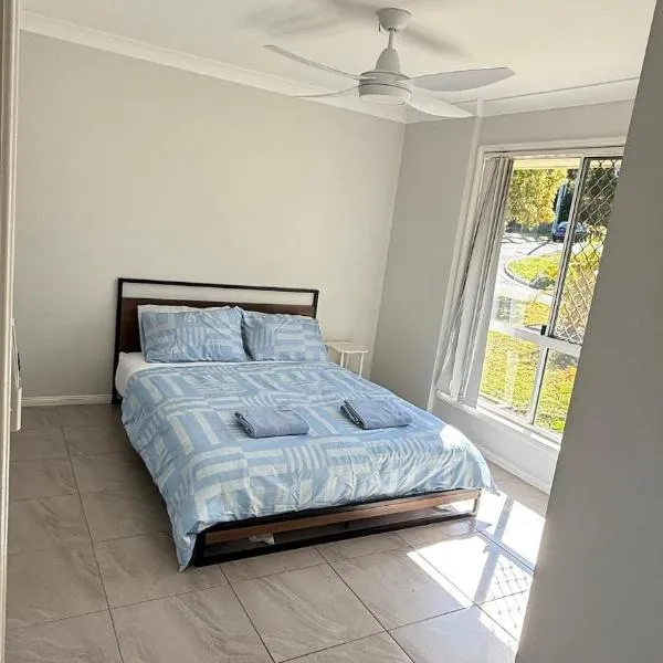 The Queen Nest Family House Unit 1, hotel sa Riverview