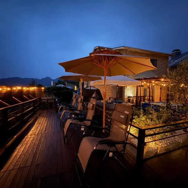 リゾートヴィラ宮島 最大12名 bbq サウナ ジャグジー プール ボードゲームのある2階建一棟貸し, hotel u gradu Hacukaiči