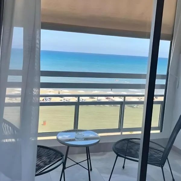 Lazuli Beachfront Sea View Ap 34, hotel din Larnaca