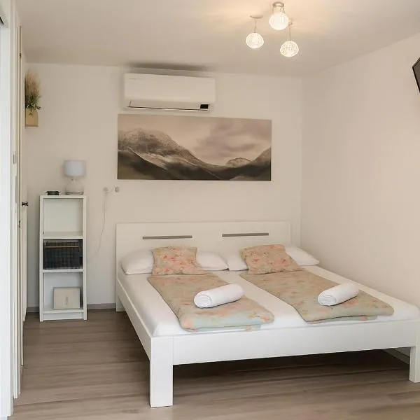 Eco Overnight Inn - Self Check-in, hotel in Götzendorf an der Leitha