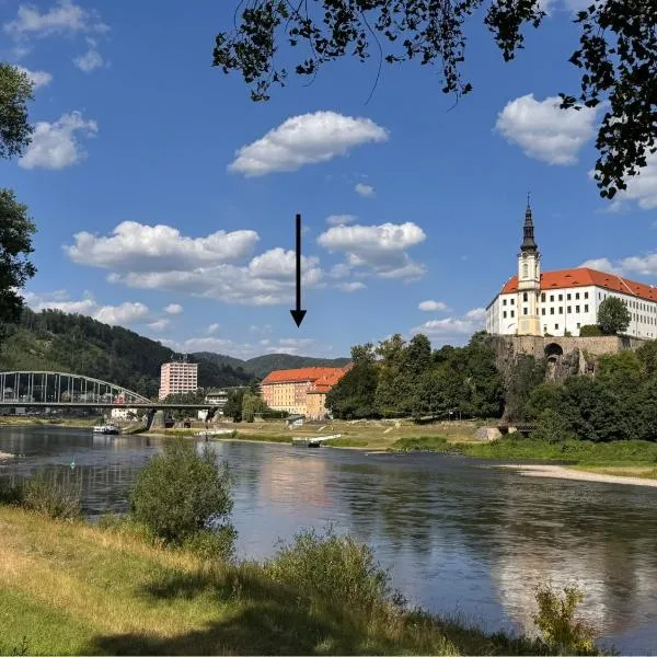 Podzámčí - útulný byt na nábřeží pod zámkem, hotel in Děčín