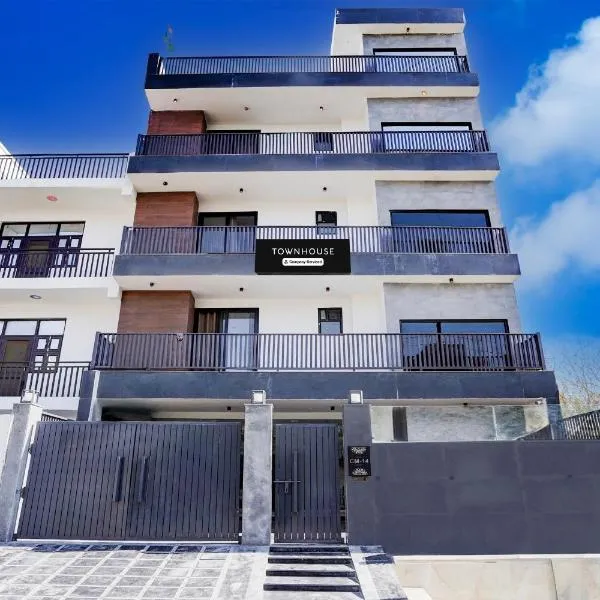 Super Townhouse Sector 143B Noida, hotel u gradu Noida