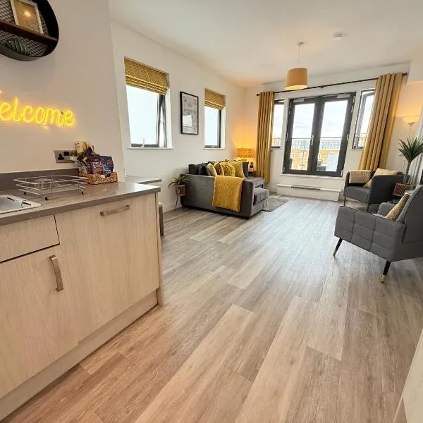 The Penthouse Margate, Balconies, Sea View, Gated Parking, Air Con!, hotel in Margate