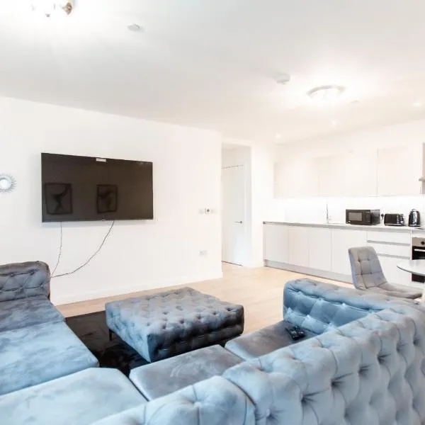 Luxurious 2 Bedroom Apartment, hotel in Barking