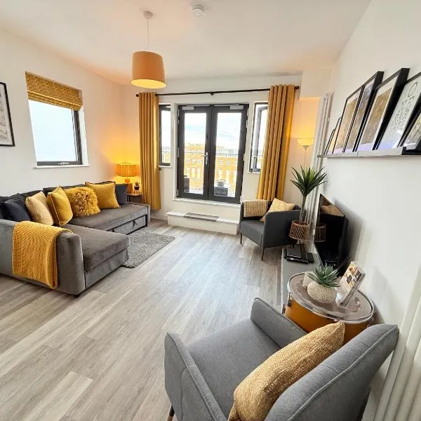 The Penthouse Margate, Balconies, Sea View, Gated Parking, Air Con!, hotel in Margate