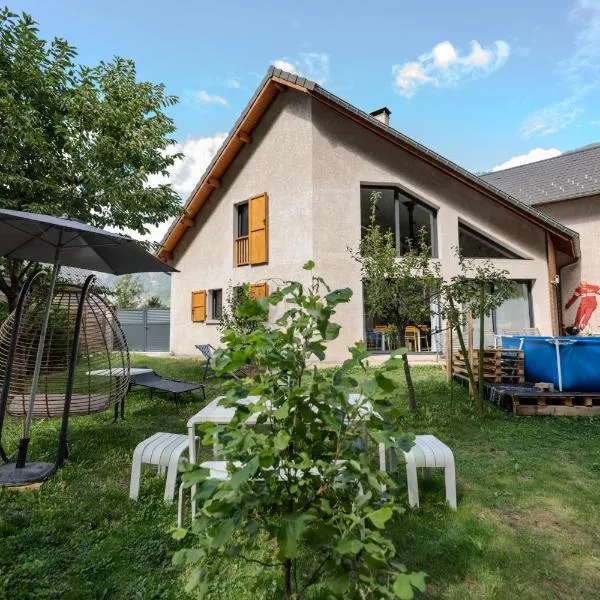 Le Perce-Neige - Petite Piscine - Jardin - Gîtes - ALPES HUEZ, hotel in Le Vert