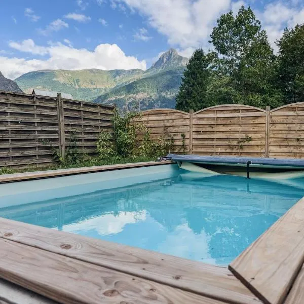 L'étoile des Glaciers - Jacuzzi - Piscine - Hammam - ALPES HUEZ, hotel in Le Bourg-dʼOisans