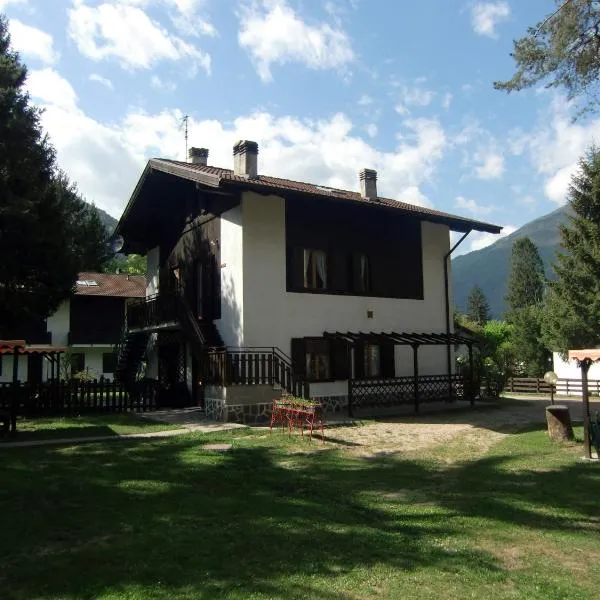Casa Pippi, hotel v mestu Ledro