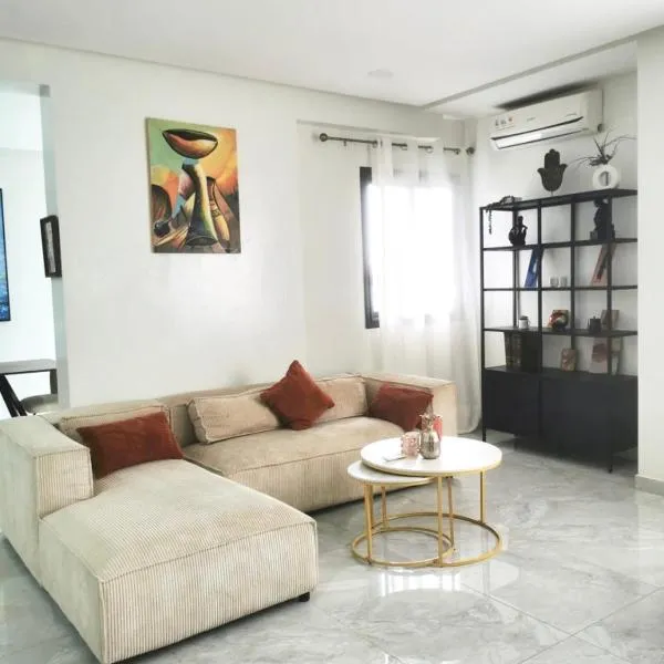 Appartement F3 Point E Spacieux Lumineux, Hotel in Dakar