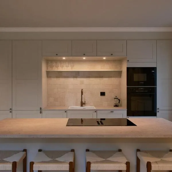 Large city apartment with sea view and parking, hotel in Ålesund