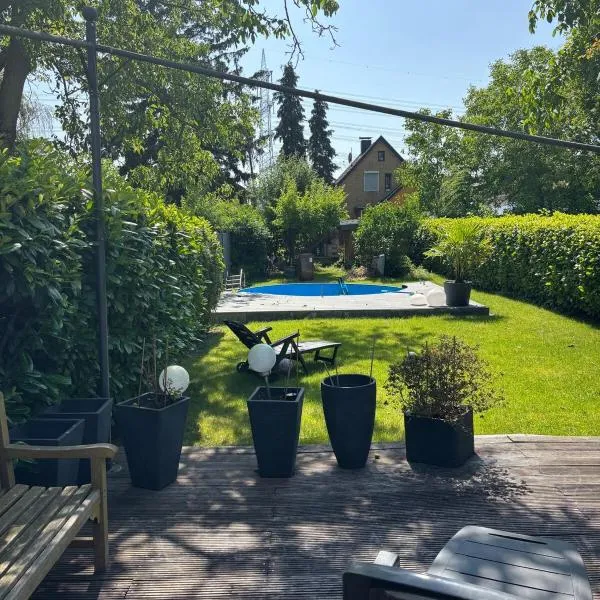 Comfort in Hürth with pool and fireplace, hôtel à Hürth