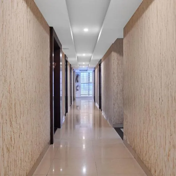 Super Townhouse Divya Palace, hotel in Indore