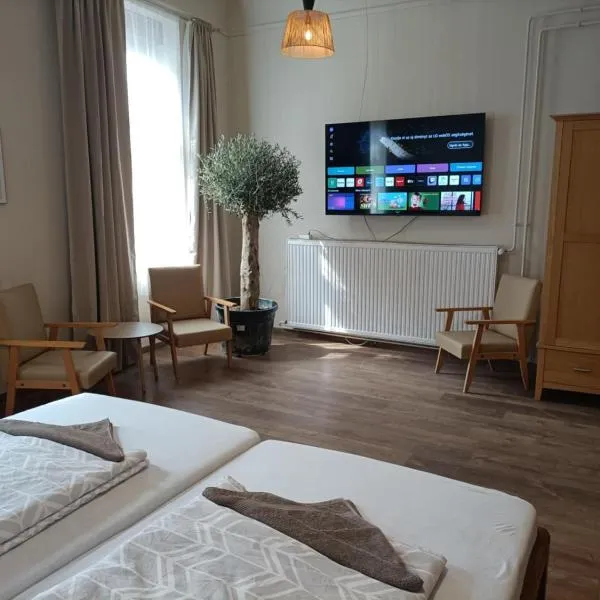 Central Apartments, hotel in Pápa