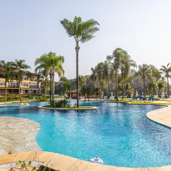 Apartamento com vista para piscina em Angra dos Reis - Condomínio com piscina, bar molhado e marina - Aluguel de Lancha no Local