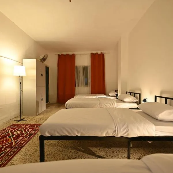 AL Majd hostel, hotell i Amman