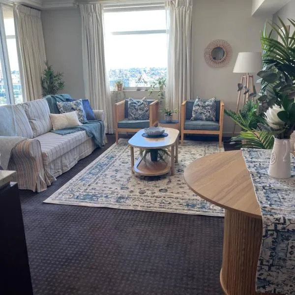 Coastal Escape with River Views in Casino Towers, hôtel à Brisbane