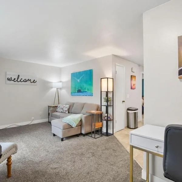 Central Location - quiet cozy furnished apt #4, hotel in Snohomish