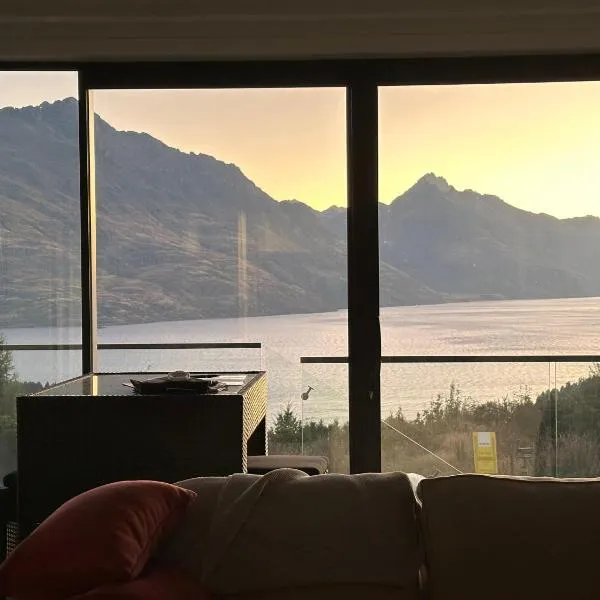 1Queenstown - Stunning Lake and Mountain Views, hotel em Queenstown
