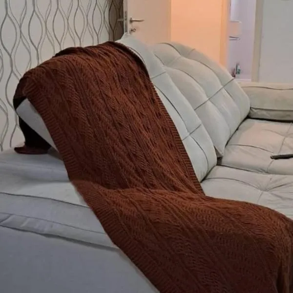 Apartamento bem localizado! Kobrasol, hotel en São José
