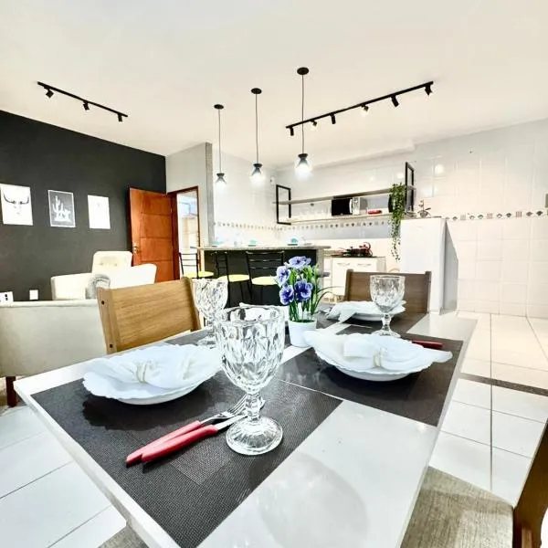 APARTAMENTO CONFORT NO CENTRO Ar cond 2 QUARTOS, hotel v destinaci Formosa