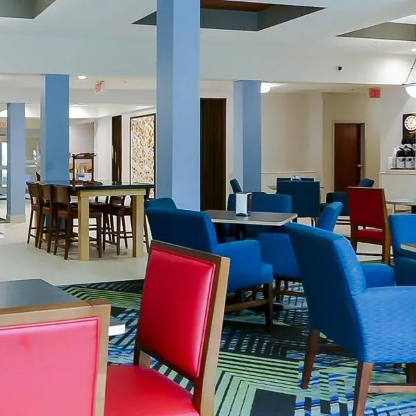 Holiday Inn Express & Suites St. Petersburg North (I-275) by IHG, отель в Сент-Питерсберге