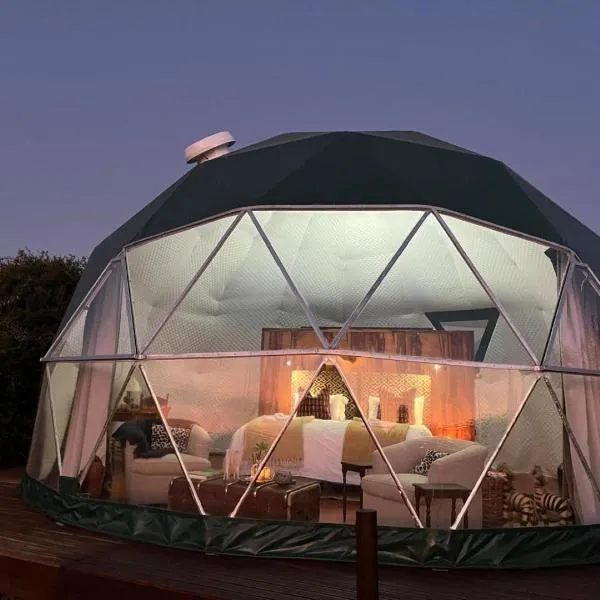 The Karoo Glamping Dome, hotel in Graaff-Reinet
