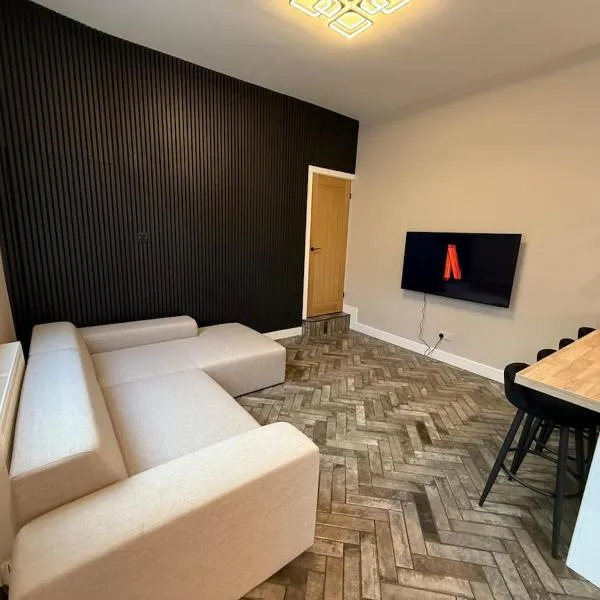 Modern 3 Bed, Walk to Train Town, hotel in Stockport
