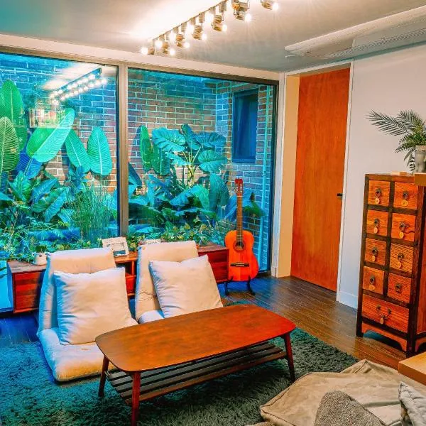HHZib, homestay on a hill in the heart of Seoul - 'BEST SEOUL STAY 2024-25' by Seoul, hotel in Seoul
