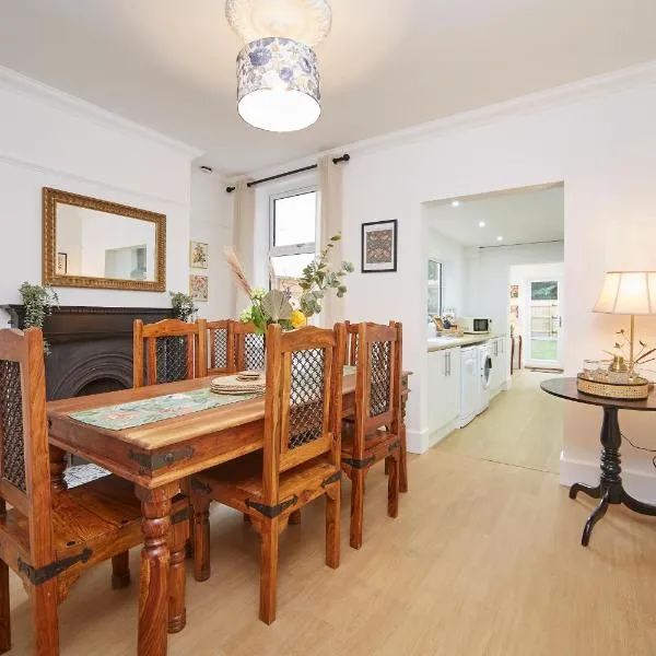 Stylish and cosy home-from-home, hotel em Hessle