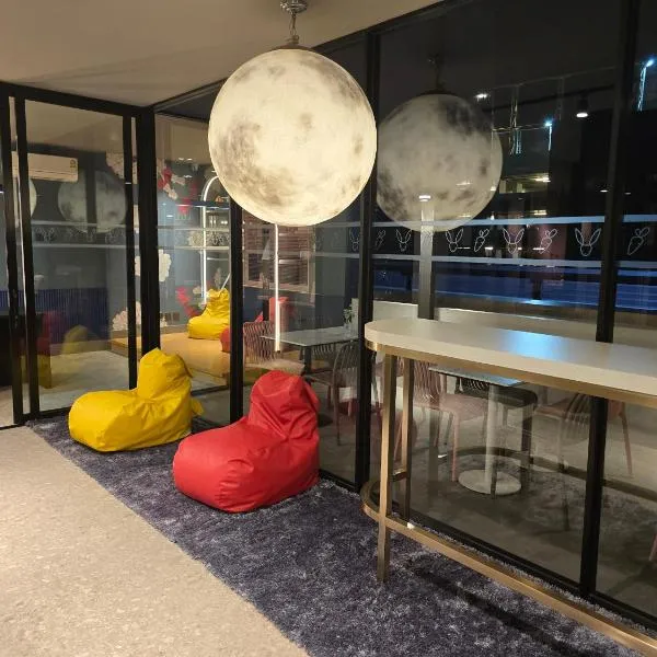 ARNI HER Ladies Hotel - Female Only, khách sạn ở Bangkok