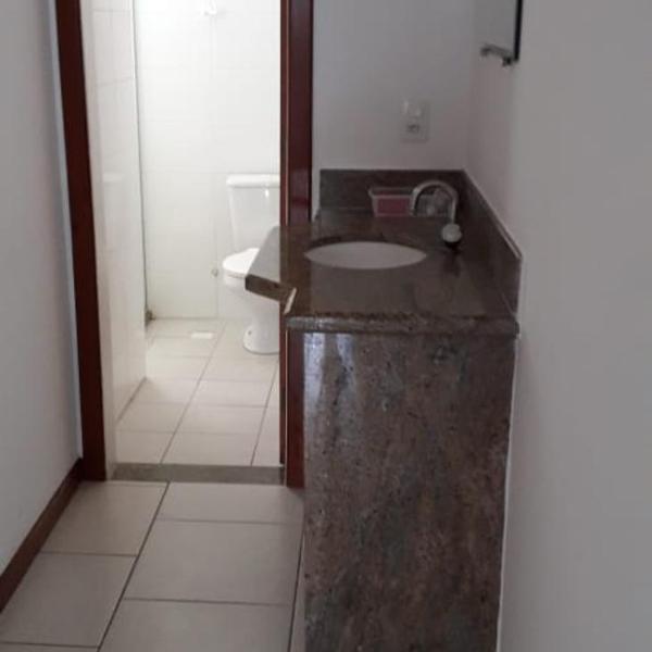 Apartamento de 2 quartos na beira mar para 8 pessoas, amplo com varanda, mercado 24 horas, farmacia e restaurante no próprio condomínio - Foto 3
