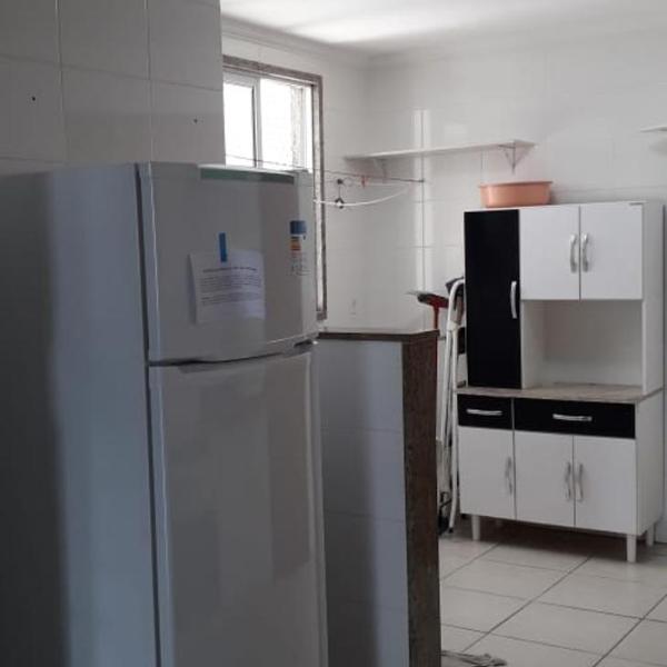Apartamento de 2 quartos na beira mar para 8 pessoas, amplo com varanda, mercado 24 horas, farmacia e restaurante no próprio condomínio - Foto 4